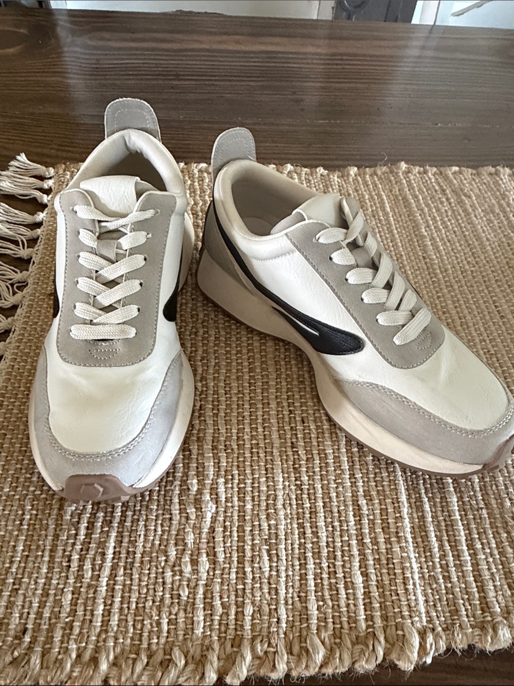 Dolce Vita Bynx Sneakers